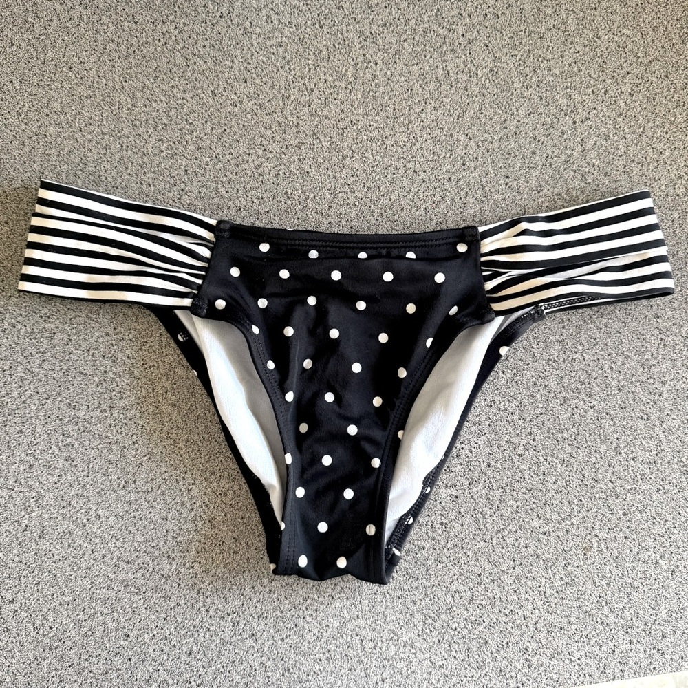 ROXY Bikini bottom size S 🖤🤍